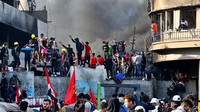 Sebelumnya, menurut penghitungan AFP, korban tewas dalam kerusuhan jalanan sejak awal Oktober lalu, sejauh ini telah berjumlah lebih dari 360 orang dan lebih dari 15 ribu orang luka-luka. Khalid Mohammed/AP Photo.