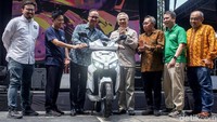 Menteri Perindustrian (Menperin) Agus Gumiwang Kartasasmita hadir dalam pembukaan pameran IIMS Motobike Expo 2019 di Istora Senayan, Gelora Bung Karno, Jakarta, Jumat (29/11/2019).