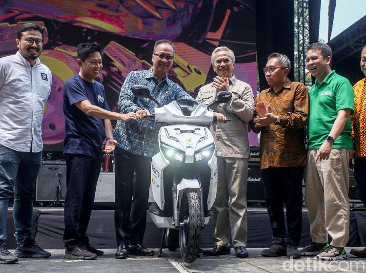 Menperin Agus Gumiwang Resmi Buka IIMS Motobike