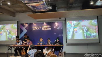 Hari kedua diisi dengan latihan menjadi streamer dan caster bersama profesional. Foto: detikINET/Virgina Maulita Putri