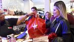 Antusias Warga Berburu Diskon Belanja di Saat Black Friday