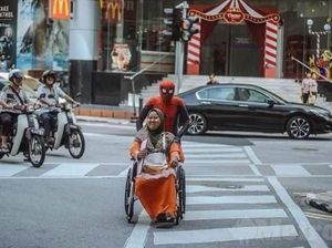 Viral Pria 50 Tahun Pakai Kostum Spiderman Demi Biayai Obat Istri