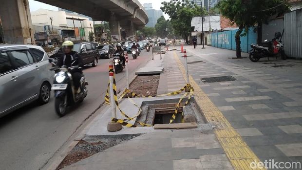Melihat Revitalisasi Trotoar yang Disebut Bikin Jokowi Stuck 30 Menit