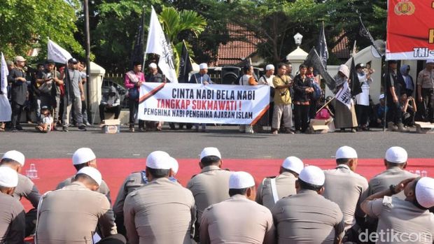 Aksi di Polres Banjar, Massa Almutabar Minta Sukmawati Diadili