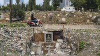 Selain itu juga dilakukan perluasan lahan makam hingga 794,83 hektar.