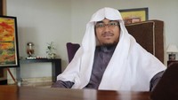 Selanjutnya, kabar duka datang dari Soni Ertana atau dikenal sebagai Ustaz Maaher At Thuwailibi. Ia meninggal dunia di Rutan Mabes Polri dalam status sebagai tahanan atas kasus ujaran kebencian yang menderanya. Maaher At Thuwailibi meninggal di usia 40 tahun. Istimewa/Dok. Pribadi.