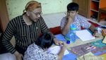 Mengintip Aktivitas Guru Difabel Mengajar di SLB Negeri Batang