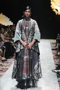 Merayakan Sang Guru dan Maestro Batik di Koleksi Baru Iwan Tirta