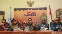 Hadir dalam diskusi tersebut (kiri-kanan) Koordinator Divisi Politik ICW Donal Fariz, pengamat politik Mohamad AS Hikam, Ketum PPP versi Muktamar Jakarta Humphrey Djemat, Caketum Partai Golkar Agun Gunandjar, dan Direktur Eksekutif PARA Syndicate Ari Nurcahyo.