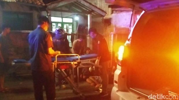 Korban dievakuasi ke RSUD R Syamsudin SH
