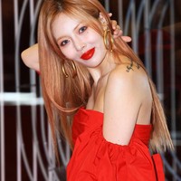 Hyuna mengejutkan para penggemarnya ketika mengungkap bahwa selama ini ia menderita depresi, gangguan panik, dan vasovagal syncope. Dalam sebuah unggahan di Instagram, ia panjang lebar bercerita mengenai kondisinya yang ditutupinya itu. (Foto: Instagram @hyuna_aa)