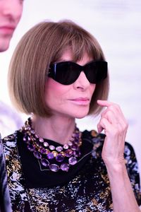 Anjuran Anna Wintour untuk Pakai Baju Bekas Demi Kurangi Limbah