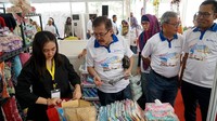 Turut mendampingi Direktur Keuangan Perum Jamkrindo I.Rusdonobanu dan Direktur Bisnis Penjaminan Amin Masudi. Foto: dok. Jamkrindo
