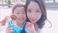 Usai turun berat badan, suami Jee Won memujinya. Namun demi kesehatan mental yang lebih baik, Jee Won putuskan bercerai. Ia lebih memilih menjadi single mother untuk anak satu-satunya. Foto: Instagram love__lean
