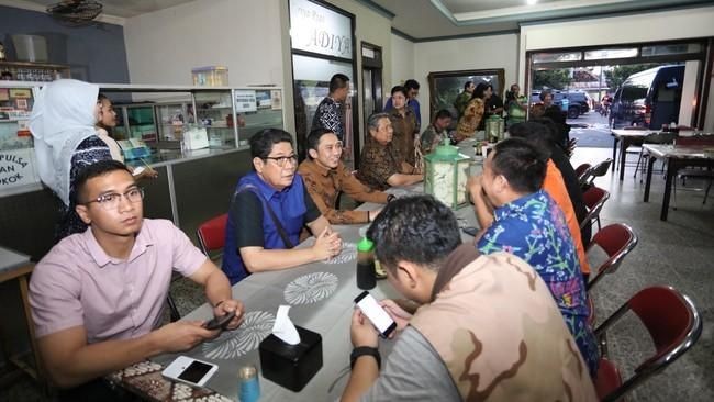 5 Momen Kulineran Soto ala Politisi, Ganjar Pranowo hingga Jokowi