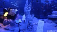 Menyambung dari diorama nelayan, masyarakat pesisir juga menyelam untuk mencari mutiara. Mutiara tersebut kemudian dijual ke pasar.  (Bonauli/detikcom)