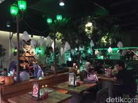 Karniv.012: Puas Makan Rib Eye Steak Berbalur Bumbu Kopi dan Saus Mentega