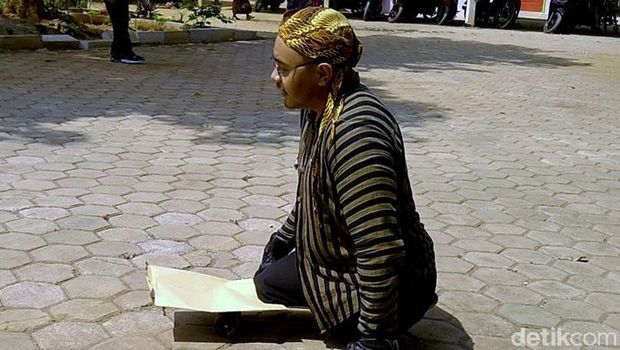 Muhamad Hikmat (26), guru difabel di SLB Negeri Batang.