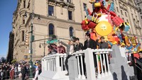 Boyband asal Korea Selatan NCT 127 jadi salah satu artis yang turut memeriahkan parade di Kota New York itu. Michael Loccisano/Getty Images.