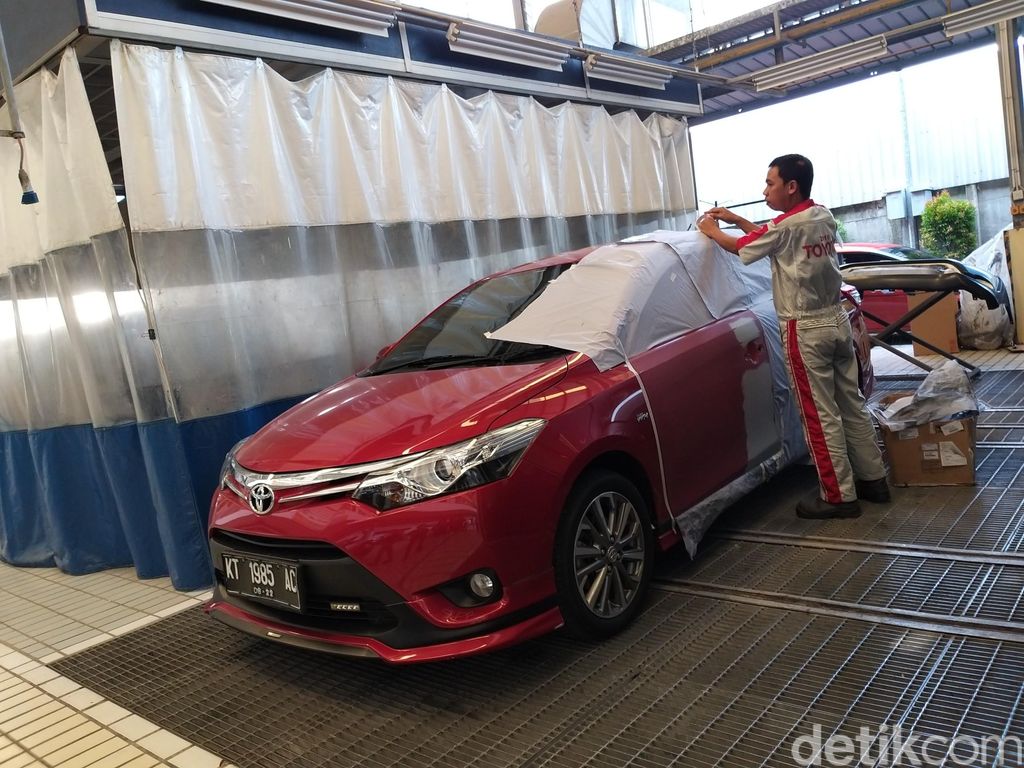 Diler Auto2000 Balikpapan Sudirman mengembangkan teknologi body paint yang bisa menghemat waktu pekerjaan.