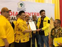 Serahkan Formulir, Ridwan Hisjam Siap Maju Jadi Caketum Golkar