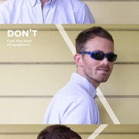  Biar terlihat semakin kece dan keren, pilih kaca mata hitam yang sesuai dengan wajahmu ya.. Jangan memakai kacamata anak-anak apalagi memakai kaca mata di belakang kepala. Foto: dok. jessicasaia