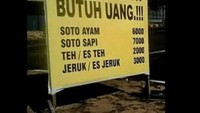 Penjual soto yang satu ini punya cara unik buat memasarkan jualannya. Yang dijual cepat bukannya rumah atau kendaraan melainkan aneka makanan termasuk soto. Foto: istimewa
