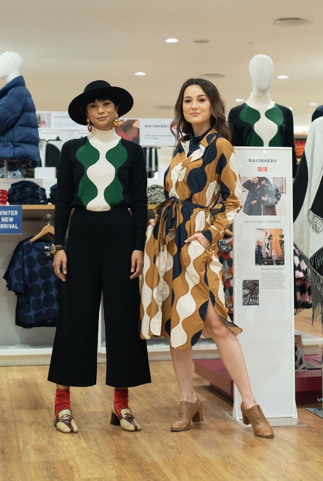 Bersama Shareefa Daanish, Julie Estelle menjadi muse untuk koleksi edisi terbatas Uniqlo x Marimekko Autumn/Winter 2019. Jika Daanish bergaya edgy, maka Julie lebih berkesan feminin serta elegan. Foto: Dok. Uniqlo Indonesia