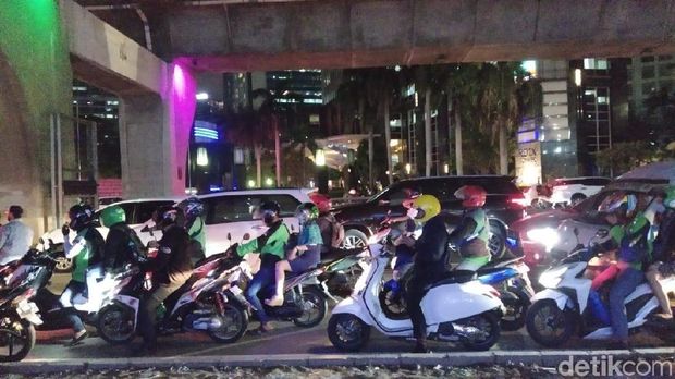 Jokowi Stuck 30 Menit di Casablanca Jaksel, Begini Macetnya Saat Sore Hari