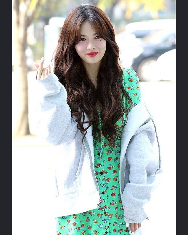 Hyuna pun takut kondisi ini diketahui orang dan membuat mereka tidak mengundangnya untuk tampil. Karena itu, ia tak memberi tahu hal ini pada siapa pun meski merasa bersalah dengan orang-orang yang bekerja dengannya. (Foto: Instagram @hyuna_aa)