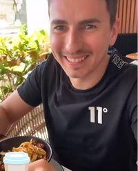 Berlibur ke Bali, Jorge Lorenzo Pesan Nasi Goreng Spesial