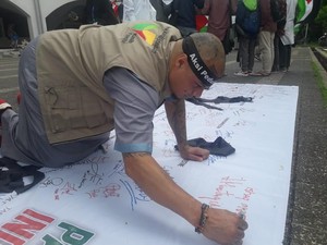 Eks Gengster Asal Kanada Ikut Aksi Bela Palestina di Pusdai Bandung
