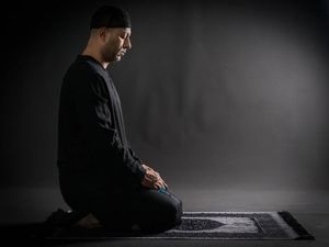 Bacaan Tasyahud Awal dan Akhir dalam Sholat