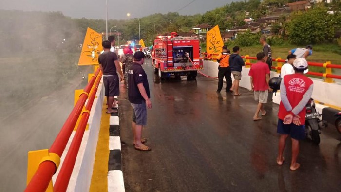 Jembatan Menuju Kawasan Wisata Ziarah Gunung Kemukus Sragen