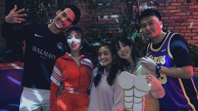 Heboh Legging Warna Kulit Gisel, Para Artis Ini Pernah Memakainya
