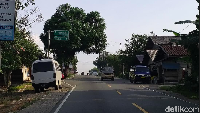 Secara umum infrastruktur di Kalimantan Timur sudah cukup bagus. Terutama dari arah Balikpapan menuju ke Kecamatan Samboja, jalannya sudah diaspal mulus dengan lebar yang cukup. Dari Balikpapan menuju Samboja bisa ditempuh dalam waktu 1 jam 25 menit. Foto: Luthfi Anshori/detikOto