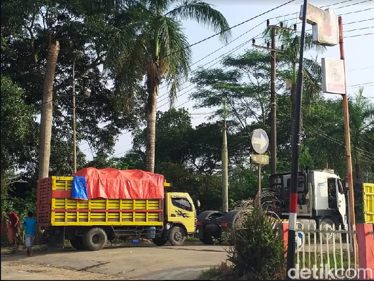 Sedih, Wilayah Penghasil Minyak Antren SPBU Sampai Depan Rumah