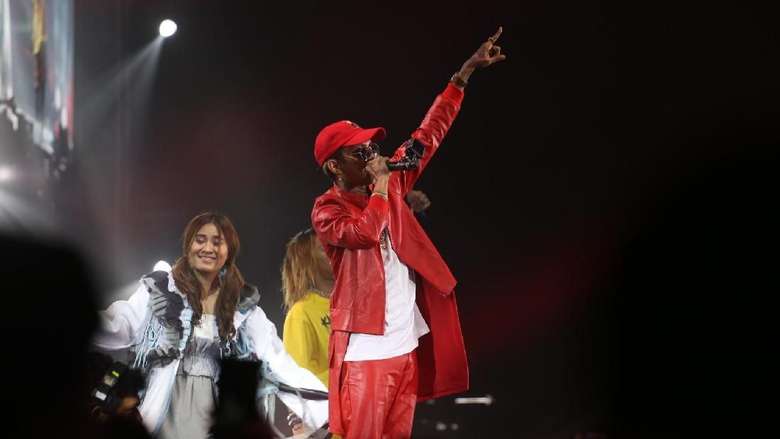 Young Lex Panaskan YouTube Fanfest, Atta Halilintar Bakar Semangat Nasionalisme Young Lex Panaskan YouTube Fanfest, Atta Halilintar Bakar Semangat Nasionalisme