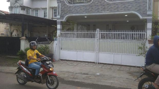 Rumah hakim PN Medan yang tewas di dalam mobil tampak sepi.