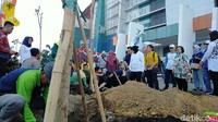 Dengan penanaman pohon ribuan pohon tersebut, diharapkan lokasi stadion lebih cantik dan penuh dengan cadangan oksigen jelang penyelenggaran Piala Dunia U 20 pasa 2021 mendatang.