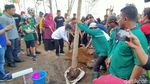Risma Tanam 1.000 Pohon Tabebuya di Gelora Bung Tomo