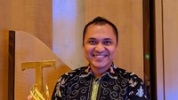 Head of Customer Support DANA Juan Almer Siregar mewakili DANA dalam menerima penghargaan sebagai The Best Payment Fintech in Customer Satisfaction untuk Kategori E-Wallet dalam gelaran Tempo Financial Award yang diadakan oleh Tempo Media Group, Rabu malam (27/11).
