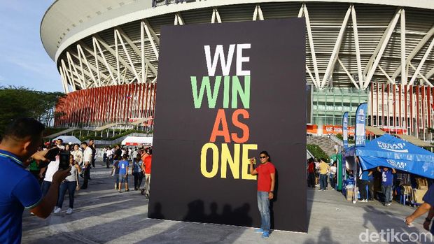 Penonton penasarand engan upacara pembukaan SEA Games 2019. 