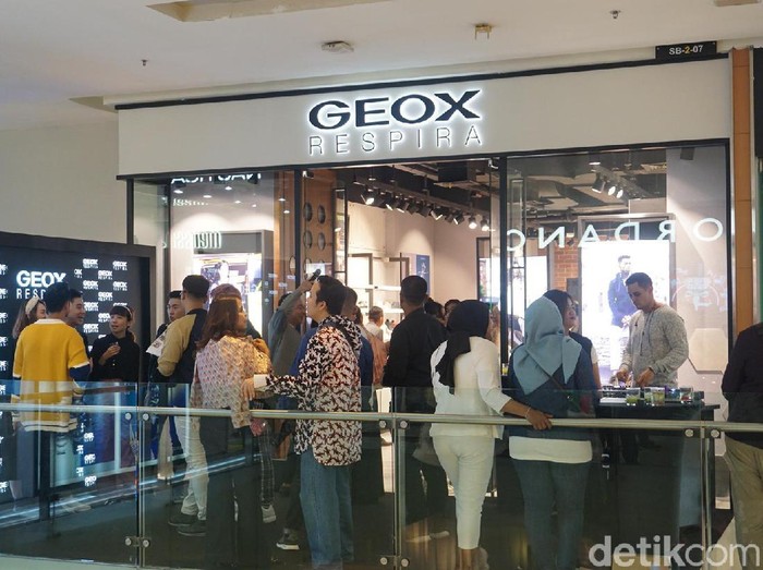 Butik baru Geox di Grand Indonesia Jakarta. (Foto: Vina Oktiani Kurniawan/Wolipop) Butik baru Geox di Grand Indonesia Jakarta. (Foto: Vina Oktiani Kurniawan/Wolipop)