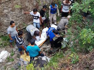 Motor Terjun ke Sungai di Mojokerto, Satu Keluarga Tewas