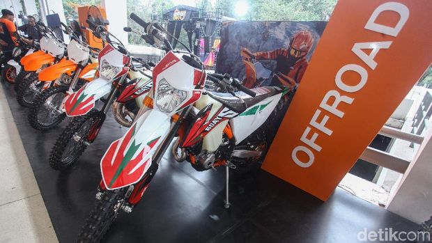 KTM meluncurkan motor trail baru di IIMS Motobike Expo 2019