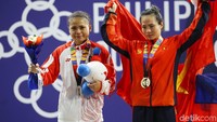 Medali emas direbut lifter Vietnam Vuong Thi Yuen.