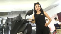 Beragam gaya ditampilkan saat lensa kamera mengarah kepadanya.