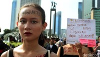 Aksi ini dilakukan untuk mengkampanyekan isu kekerasan seksual.