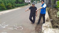 Kecelakaan terjadi di dekat Bens Radio, Jl Tarumanegara, Pisangan Ciputat, Tanggerang Selatan, Minggu (1/12/2019) pagi tadi. Nurul Faqih, yang hendak berangkat wisuda, bertabrakan dengan pengendara motor lainnya hingga mengakibatkan dia meninggal dunia. 